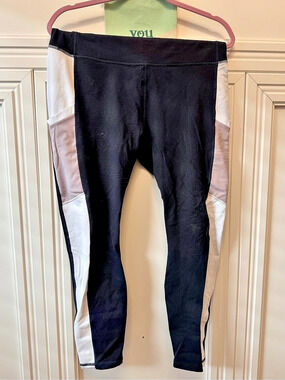 Fabletics Define PowerHold High-Waisted Color-Blocked Legging XL